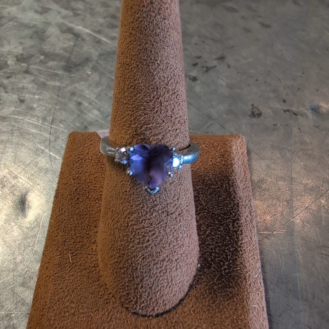 14k Amethyst Heart Ring 4.43g