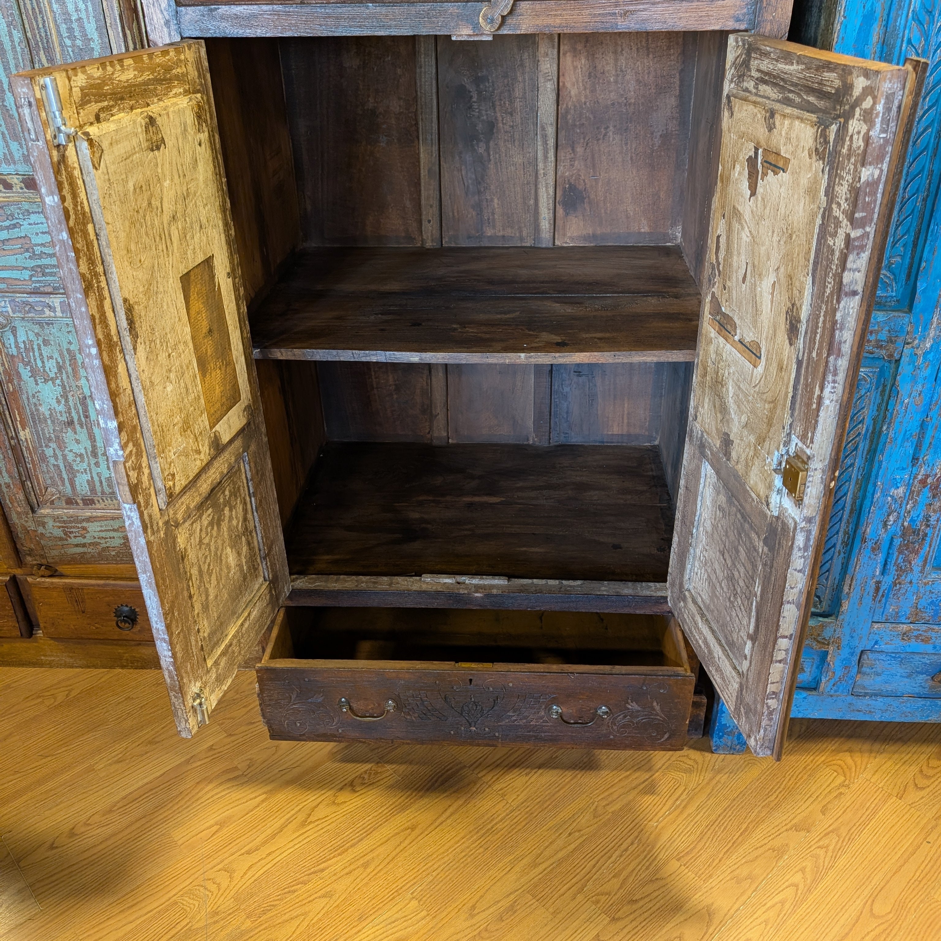 Armoire
