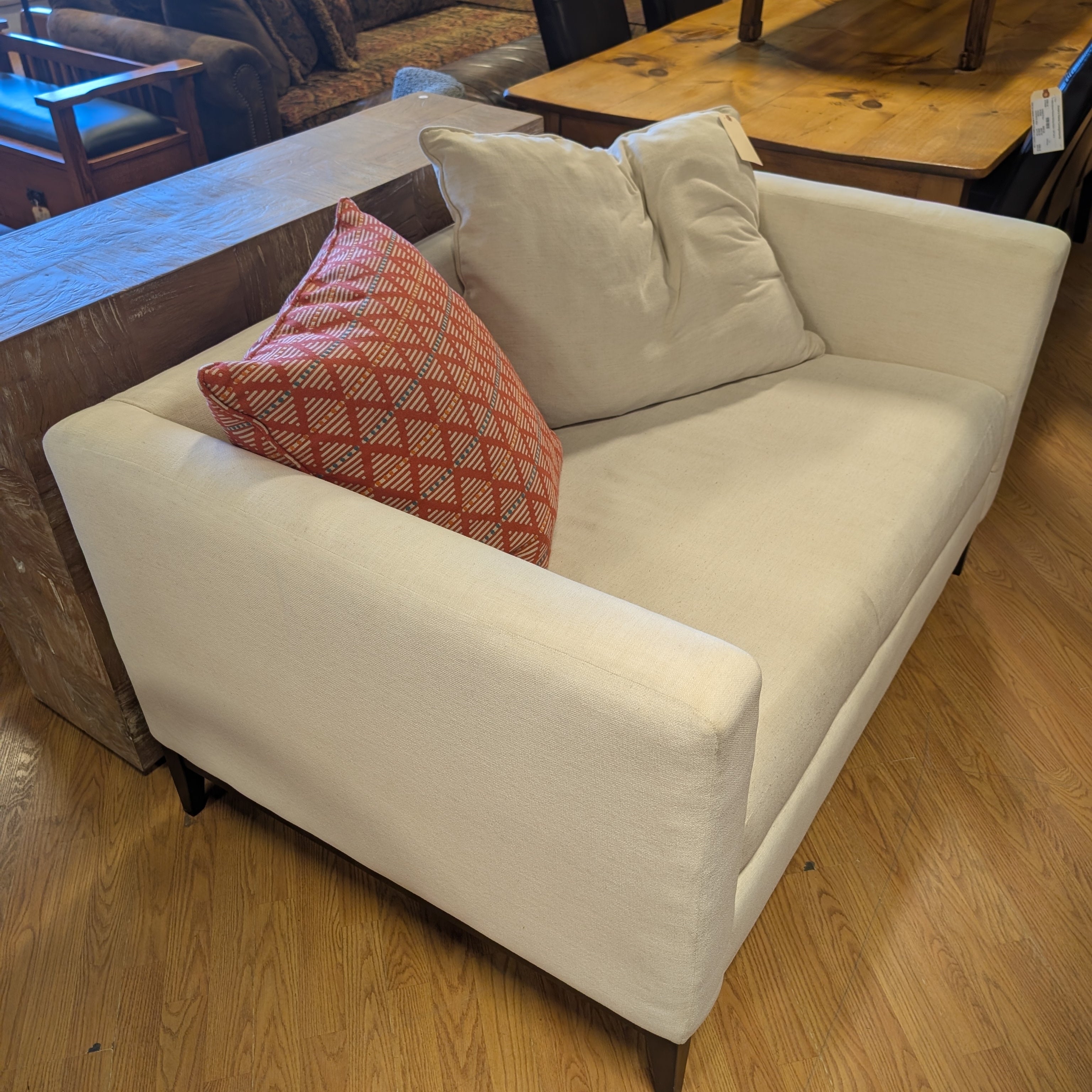 Norwalk Furniture White Cuddle Couch